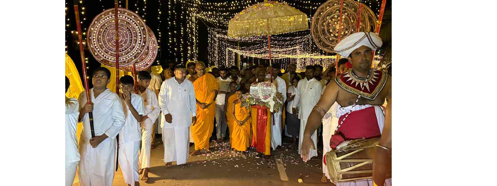 ධාතුන් වහන්සේ වැඩම කරවීමේ දෙවැනි දිනය අදයි..